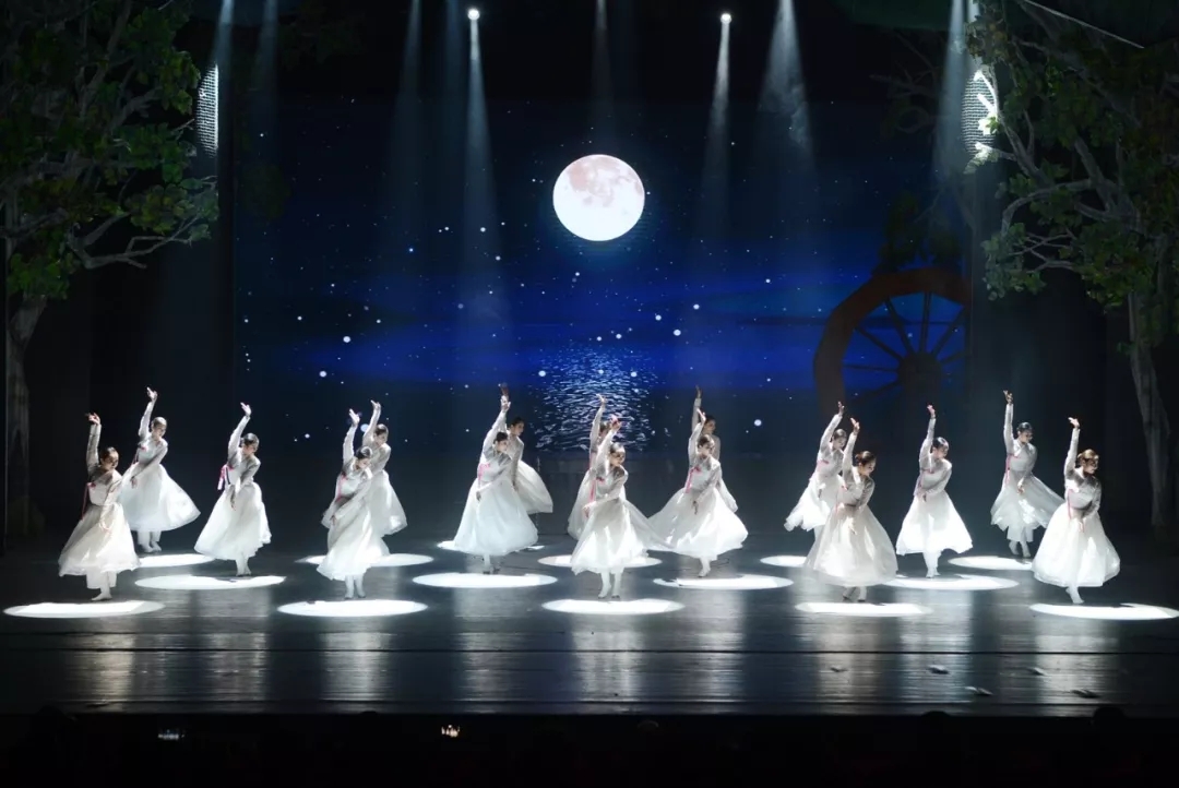 5daea3f7905e4.jpg 20191022 我州举办首届中国朝鲜族诗歌节6.webp.jpg