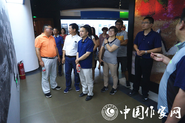 5c2c1d4fe6f6e.jpg 20190102 全国多民族作家走进延边 2.jpg