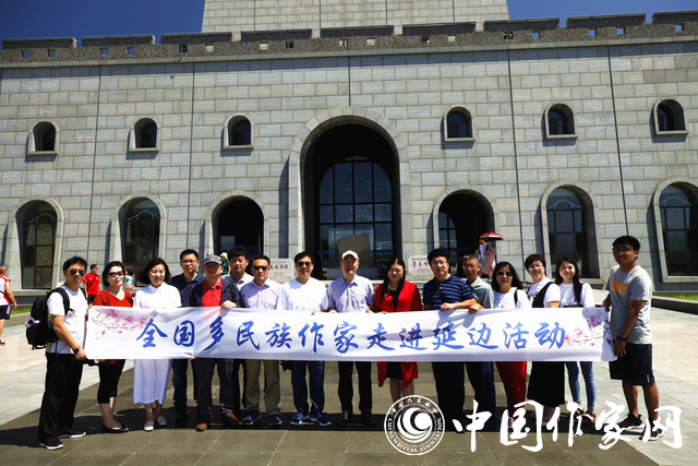 5c2c1dd1485ad.jpg 20190102 全国多民族作家走进延边 7.jpg