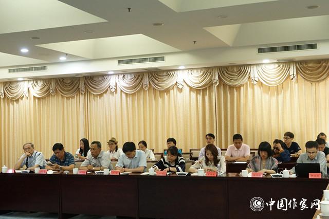 20190617 首都少数民族文学界座谈会在京举行5.jpg