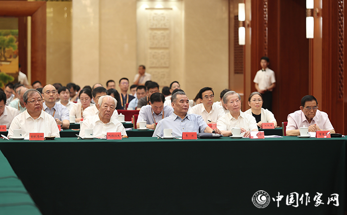 5d2e8f4b17a8e.jpg 20190717 以文学初心为灯 向灵魂深处书写——习近平总书记的贺信引起文学界强烈反响2.jpg