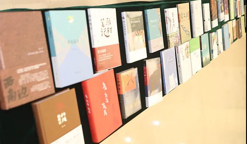 5f6ff05909eec.jpg 20200927 第十二届全国少数民族文学创作骏马奖在京颁奖20.jpg