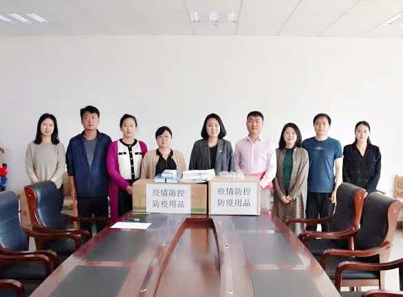 614560b6393bc.jpg 20210918 延边作家协会为群众办实事解难题向结对社区捐赠防疫物资2.jpg